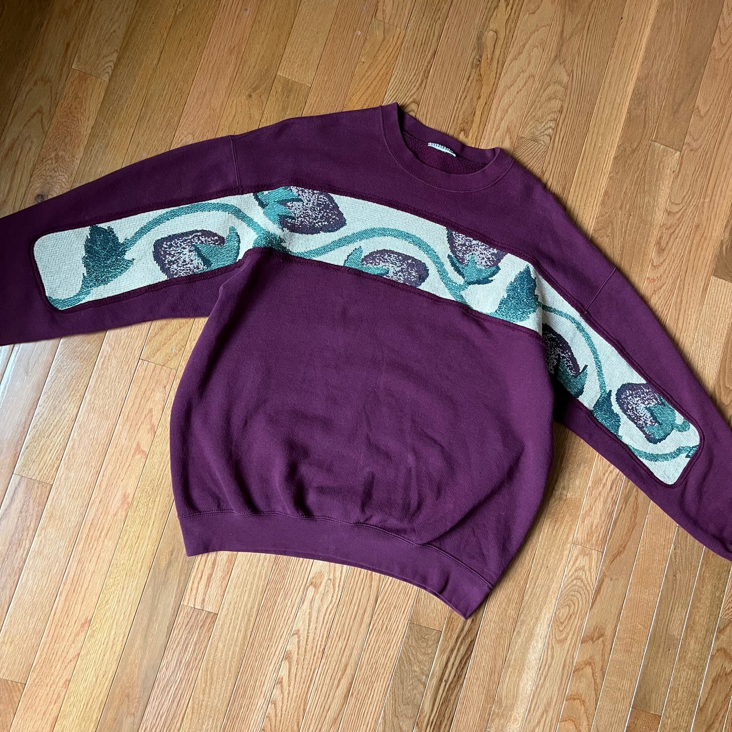 1 of 1 Reworked Strawberry Wrap Blanket Crewneck Size XL