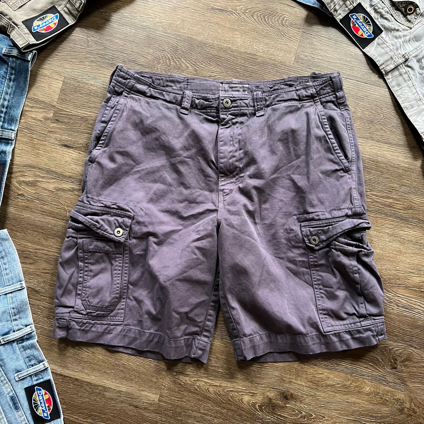 Embroidered Shorts Cargo Size 36 Waist