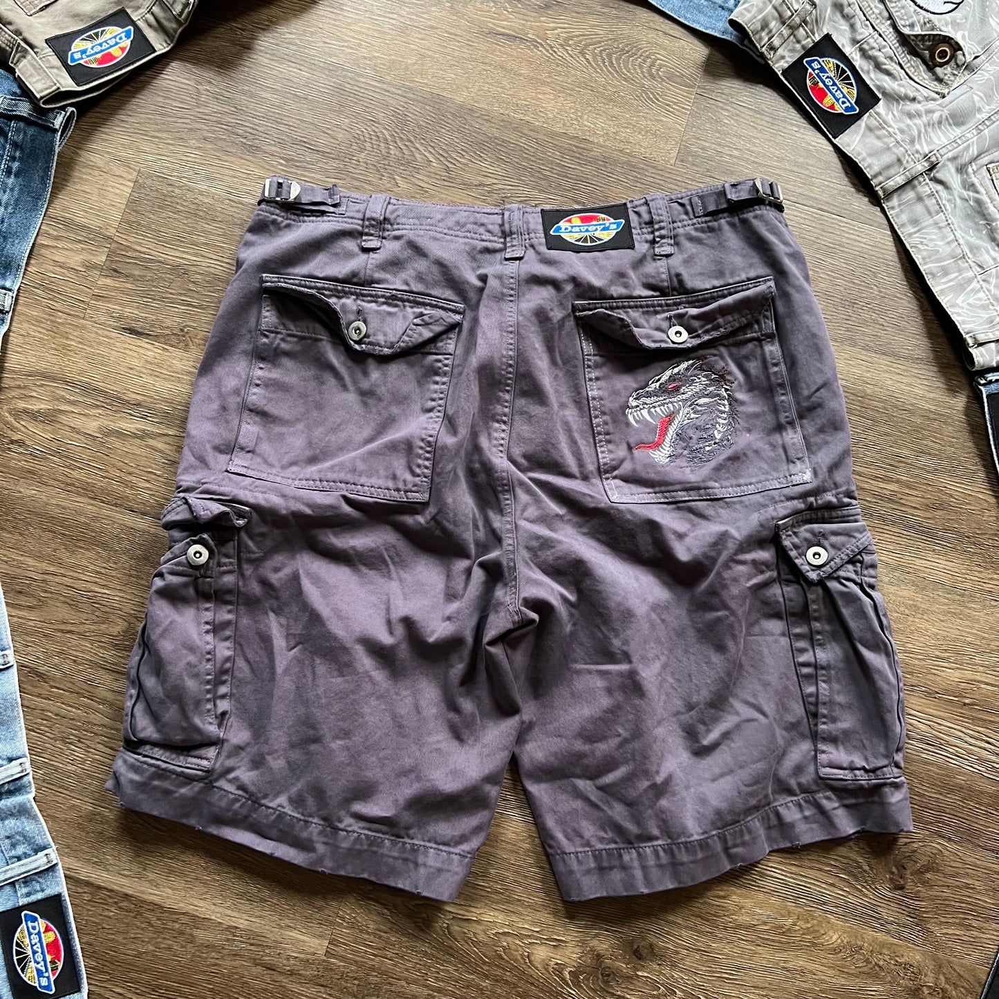 Embroidered Shorts Cargo Size 36 Waist