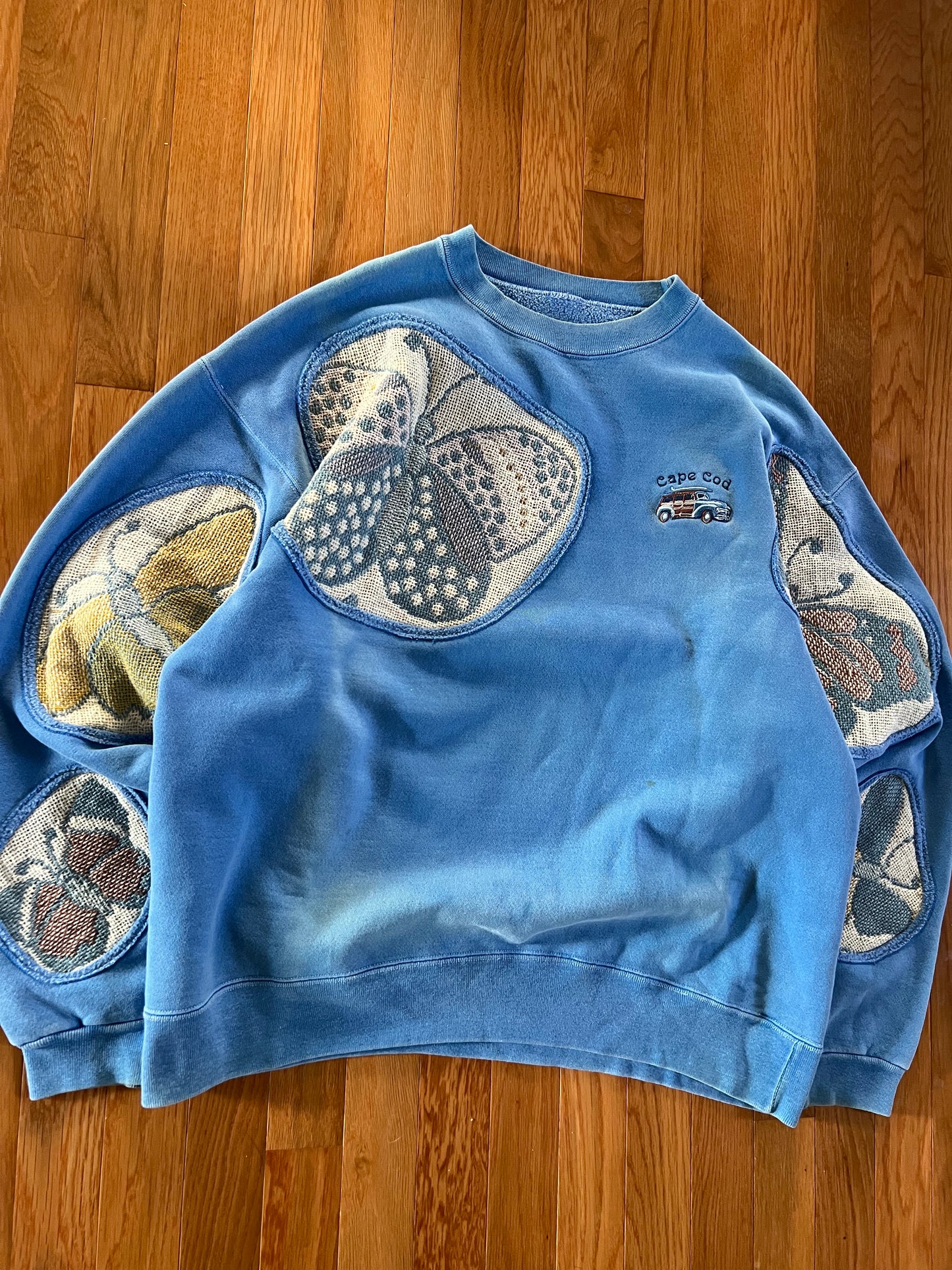 1 of 1 Reworked Cape Cod Butterfly Blanket Crewneck Size XL